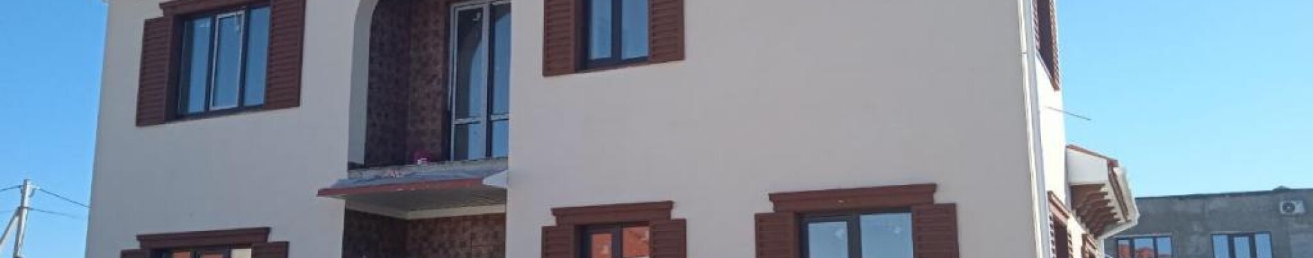 Обзор прекрасного двухэтажного дома с шестью спальнями