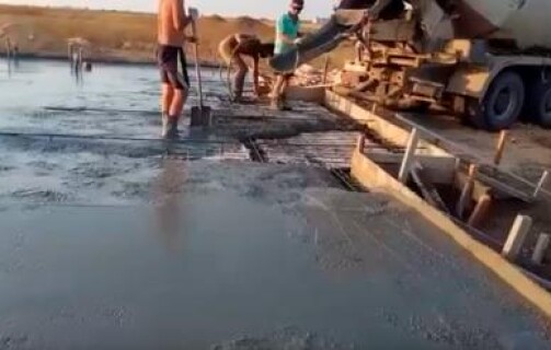 Почему стоимость домов из бруса указана без стоимости фундамента?